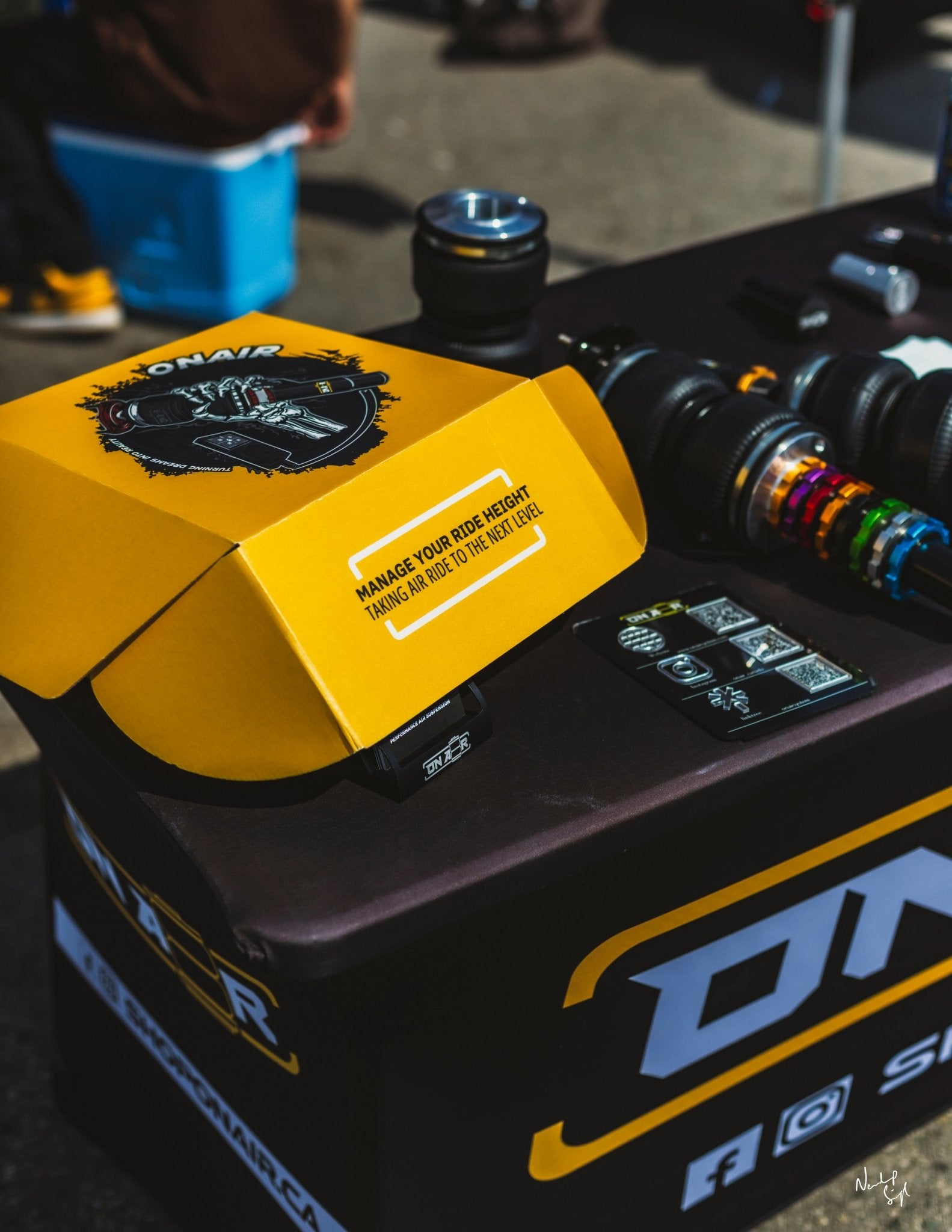 Image of Air ride controller 4V management system with Bluetooth app for seamless vehicle suspension control and optimization