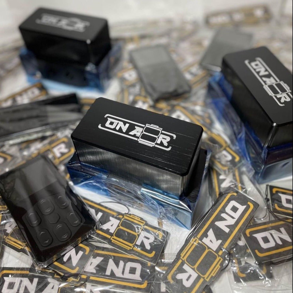 Image of Air ride controller 4V management system with Bluetooth app for seamless vehicle suspension control and optimization